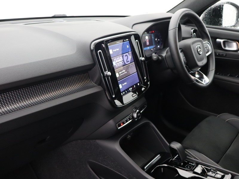 2024 (74) VOLVO XC40 2.0 B3P Plus Dark 5dr Auto 4788404
