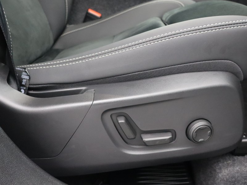 2024 (74) VOLVO XC40 2.0 B3P Plus Dark 5dr Auto 4788398