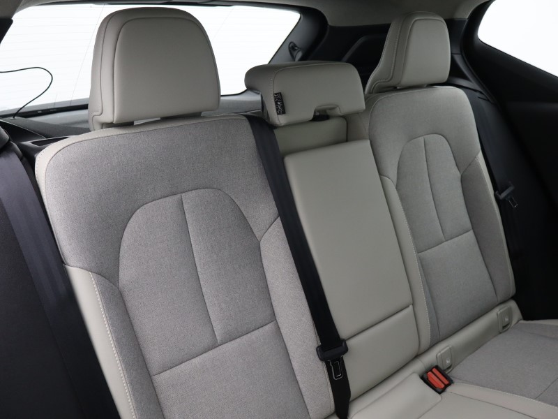 2019 (19) VOLVO XC40 2.0 T4 Momentum Pro 5dr AWD Geartronic 4778203