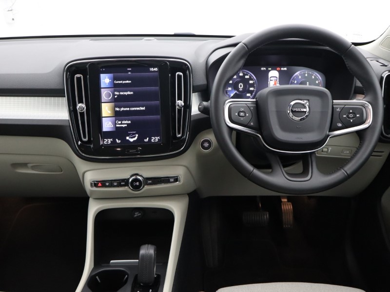 2019 (19) VOLVO XC40 2.0 T4 Momentum Pro 5dr AWD Geartronic 4778205