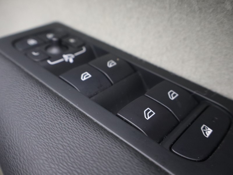 2019 (19) VOLVO XC40 2.0 T4 Momentum Pro 5dr AWD Geartronic 4778191