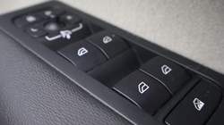 2019 (19) VOLVO XC40 2.0 T4 Momentum Pro 5dr AWD Geartronic 4778191