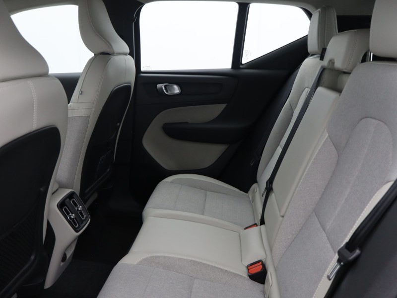 2019 (19) VOLVO XC40 2.0 T4 Momentum Pro 5dr AWD Geartronic 4778184