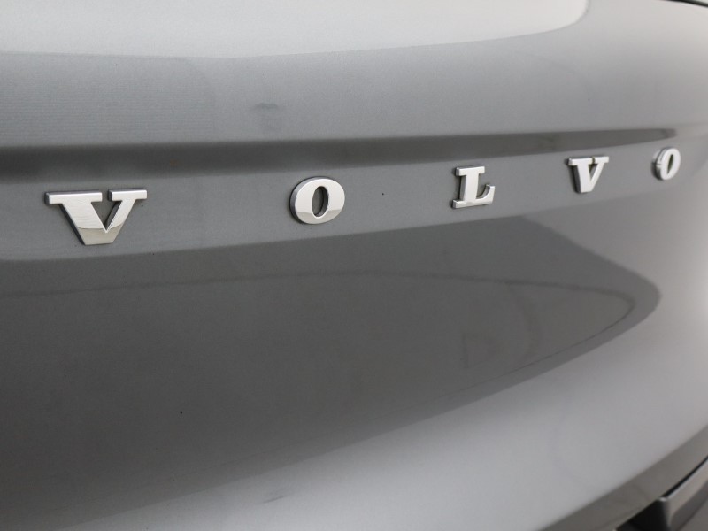 2019 (19) VOLVO XC40 2.0 T4 Momentum Pro 5dr AWD Geartronic 4778224