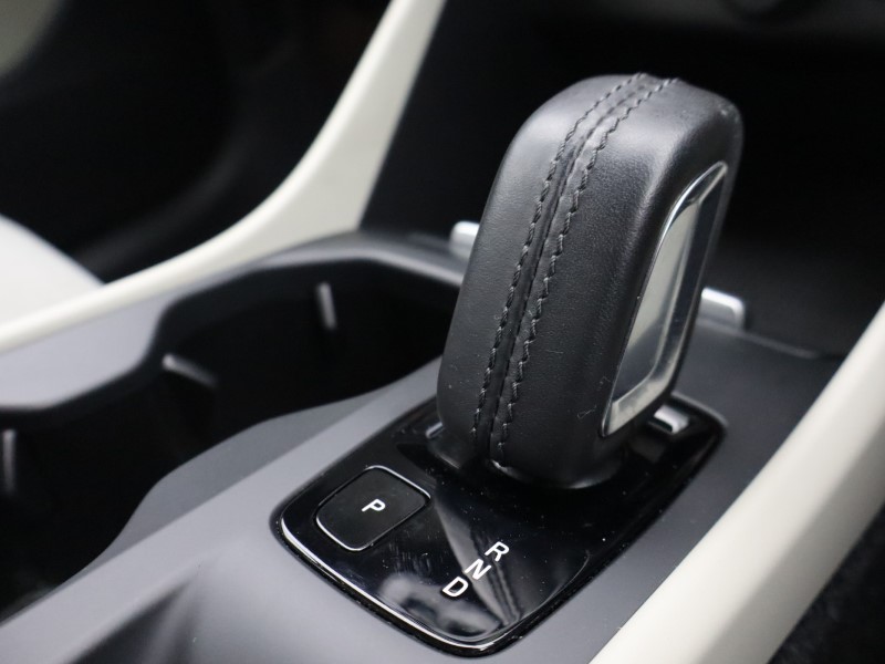 2019 (19) VOLVO XC40 2.0 T4 Momentum Pro 5dr AWD Geartronic 4778215