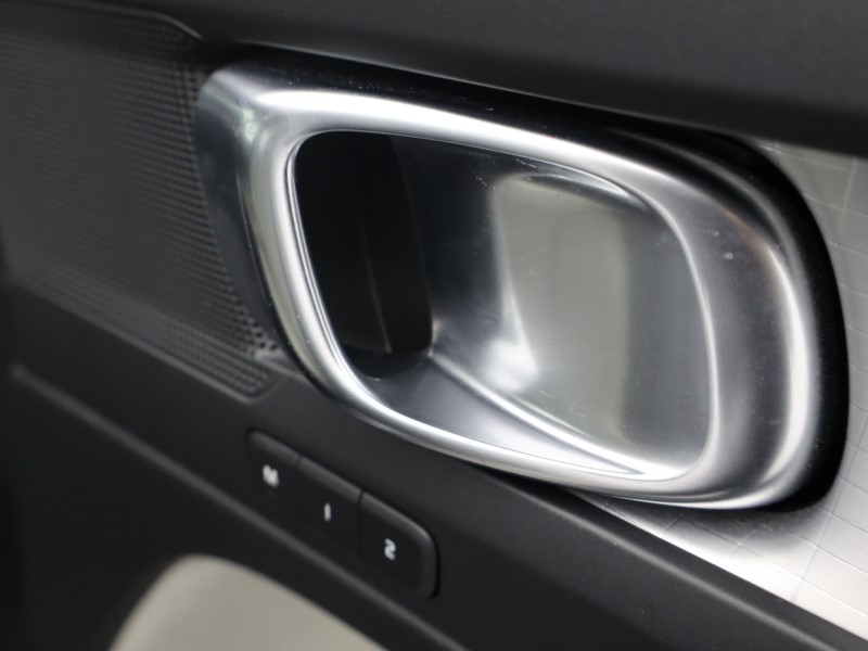 2019 (19) VOLVO XC40 2.0 T4 Momentum Pro 5dr AWD Geartronic 4778192