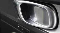 2019 (19) VOLVO XC40 2.0 T4 Momentum Pro 5dr AWD Geartronic 4778192