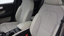 2019 (19) VOLVO XC40 2.0 T4 Momentum Pro 5dr AWD Geartronic 4778199