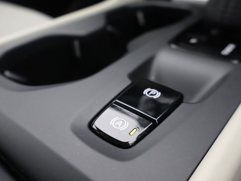 2019 (19) VOLVO XC40 2.0 T4 Momentum Pro 5dr AWD Geartronic 4778216