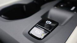 2019 (19) VOLVO XC40 2.0 T4 Momentum Pro 5dr AWD Geartronic 4778216