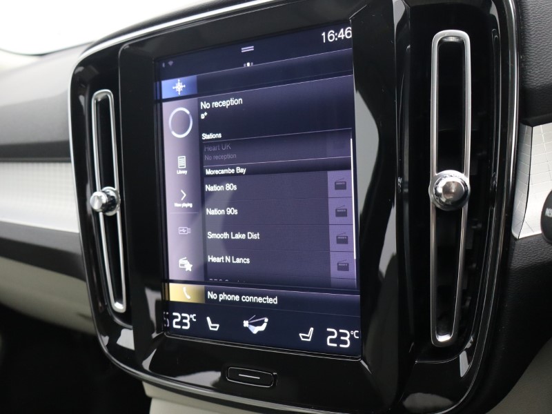 2019 (19) VOLVO XC40 2.0 T4 Momentum Pro 5dr AWD Geartronic 4778212