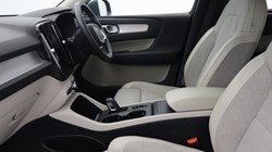 2019 (19) VOLVO XC40 2.0 T4 Momentum Pro 5dr AWD Geartronic 4778183