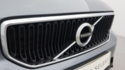 2019 (19) VOLVO XC40 2.0 T4 Momentum Pro 5dr AWD Geartronic 4778219