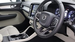 2019 (19) VOLVO XC40 2.0 T4 Momentum Pro 5dr AWD Geartronic 4778194