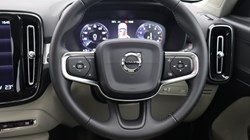 2019 (19) VOLVO XC40 2.0 T4 Momentum Pro 5dr AWD Geartronic 4778206