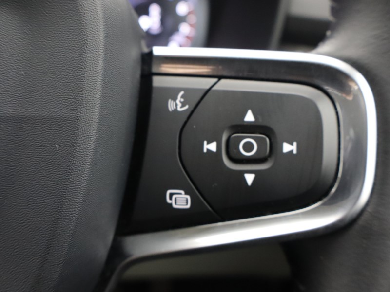 2019 (19) VOLVO XC40 2.0 T4 Momentum Pro 5dr AWD Geartronic 4778208