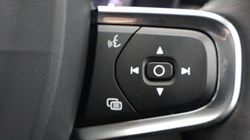 2019 (19) VOLVO XC40 2.0 T4 Momentum Pro 5dr AWD Geartronic 4778208