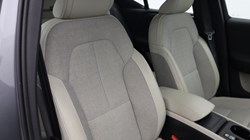2019 (19) VOLVO XC40 2.0 T4 Momentum Pro 5dr AWD Geartronic 4778197
