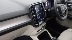 2019 (19) VOLVO XC40 2.0 T4 Momentum Pro 5dr AWD Geartronic 4778201