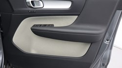 2019 (19) VOLVO XC40 2.0 T4 Momentum Pro 5dr AWD Geartronic 4778189