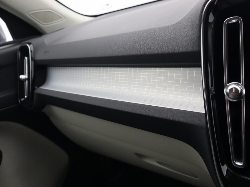 2019 (19) VOLVO XC40 2.0 T4 Momentum Pro 5dr AWD Geartronic 4778217