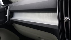 2019 (19) VOLVO XC40 2.0 T4 Momentum Pro 5dr AWD Geartronic 4778217