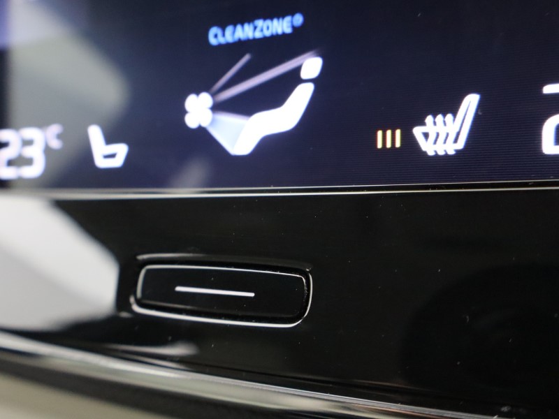 2019 (19) VOLVO XC40 2.0 T4 Momentum Pro 5dr AWD Geartronic 4778213