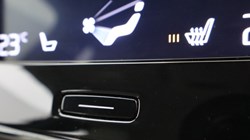 2019 (19) VOLVO XC40 2.0 T4 Momentum Pro 5dr AWD Geartronic 4778213