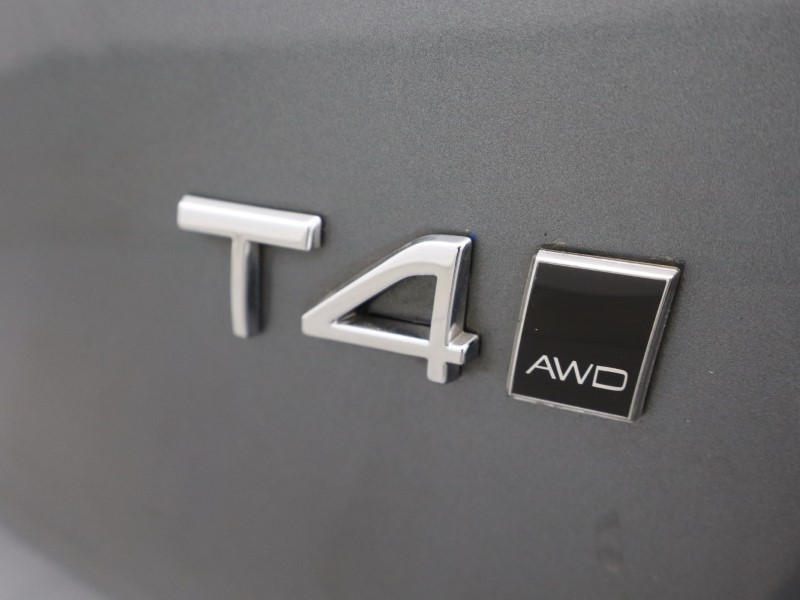 2019 (19) VOLVO XC40 2.0 T4 Momentum Pro 5dr AWD Geartronic 4778225