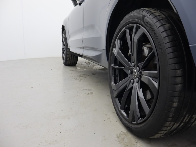 2025 (75) VOLVO XC60 2.0 B5P Plus Black Edition 5dr AWD Geartronic *VAT QUALIFYING* 5426518