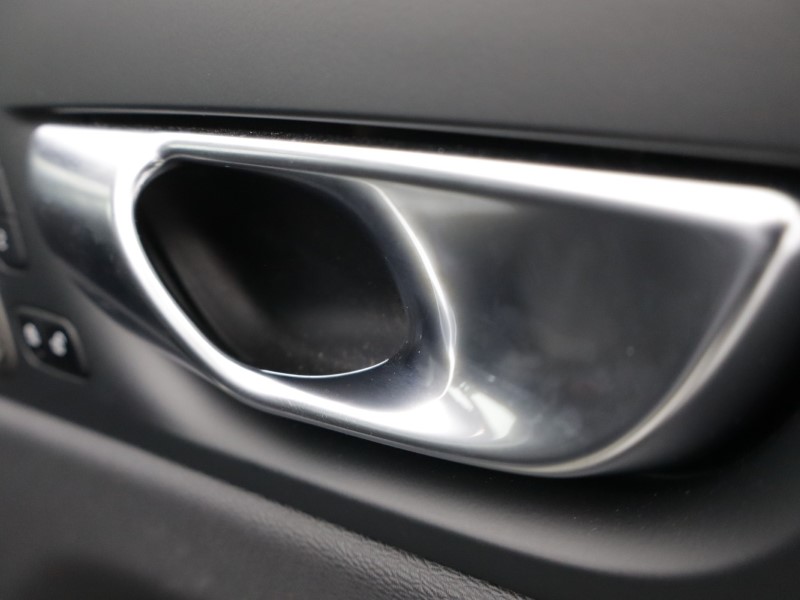 2025 (75) VOLVO XC60 2.0 B5P Plus Black Edition 5dr AWD Geartronic *VAT QUALIFYING* 5426527