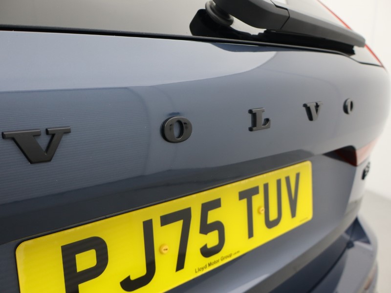 2025 (75) VOLVO XC60 2.0 B5P Plus Black Edition 5dr AWD Geartronic *VAT QUALIFYING* 5426512