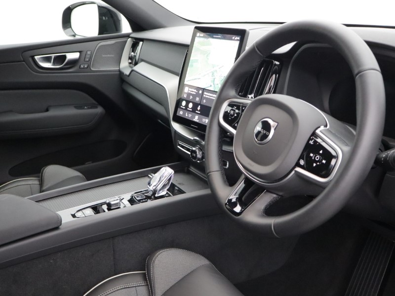 2025 (75) VOLVO XC60 2.0 B5P Plus Black Edition 5dr AWD Geartronic *VAT QUALIFYING* 5426532