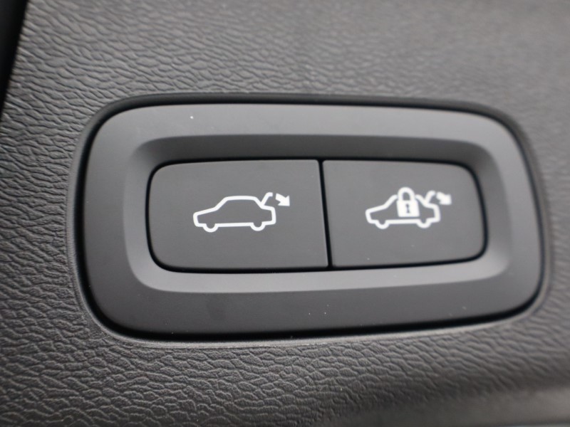 2025 (75) VOLVO XC60 2.0 B5P Plus Black Edition 5dr AWD Geartronic *VAT QUALIFYING* 5426557