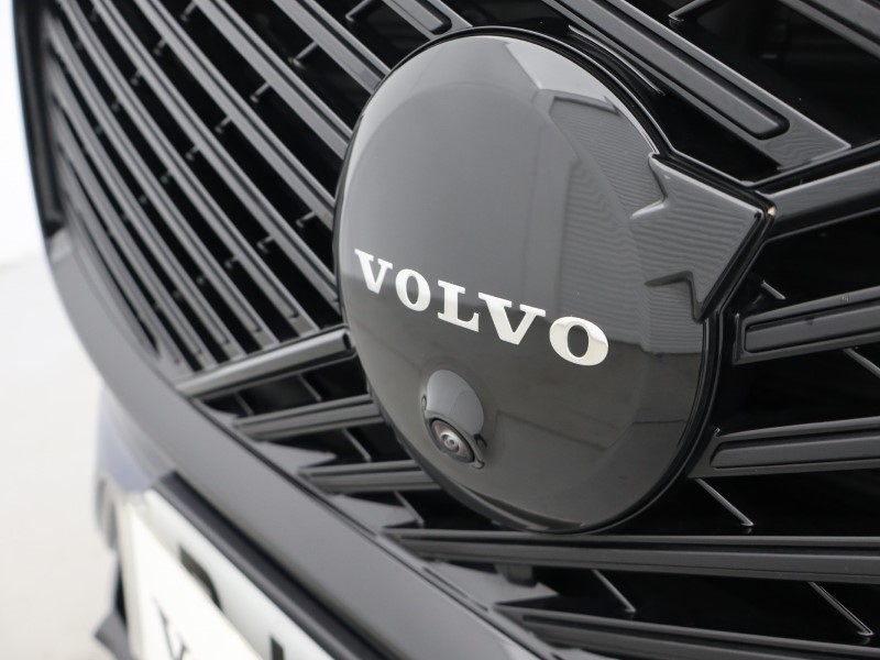2025 (75) VOLVO XC60 2.0 B5P Plus Black Edition 5dr AWD Geartronic *VAT QUALIFYING* 5426503