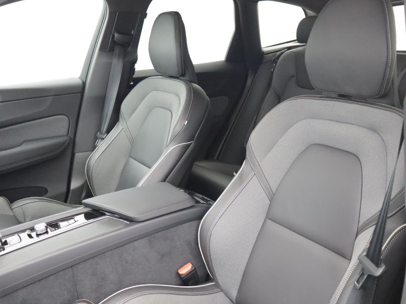 2025 (75) VOLVO XC60 2.0 B5P Plus Black Edition 5dr AWD Geartronic *VAT QUALIFYING* 5426520