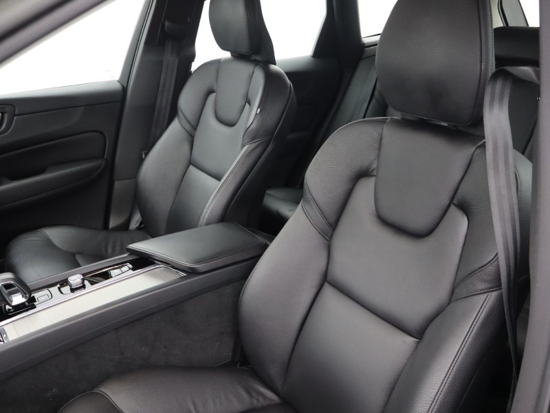 2022 (72) VOLVO XC60 2.0 B5P Core 5dr AWD Geartronic 4784193