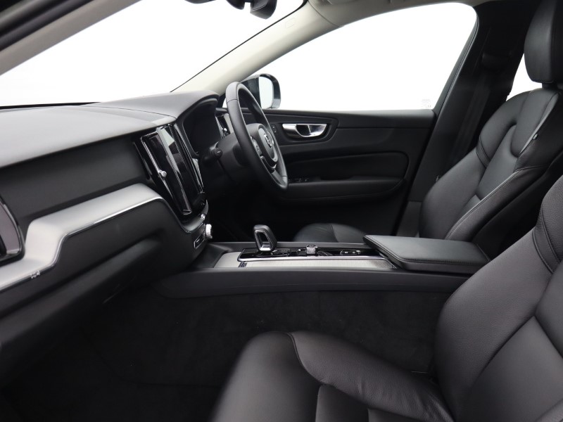 2022 (72) VOLVO XC60 2.0 B5P Core 5dr AWD Geartronic 4809581