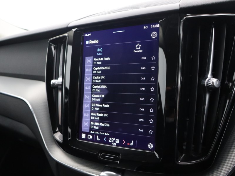 2022 (72) VOLVO XC60 2.0 B5P Core 5dr AWD Geartronic 4784209