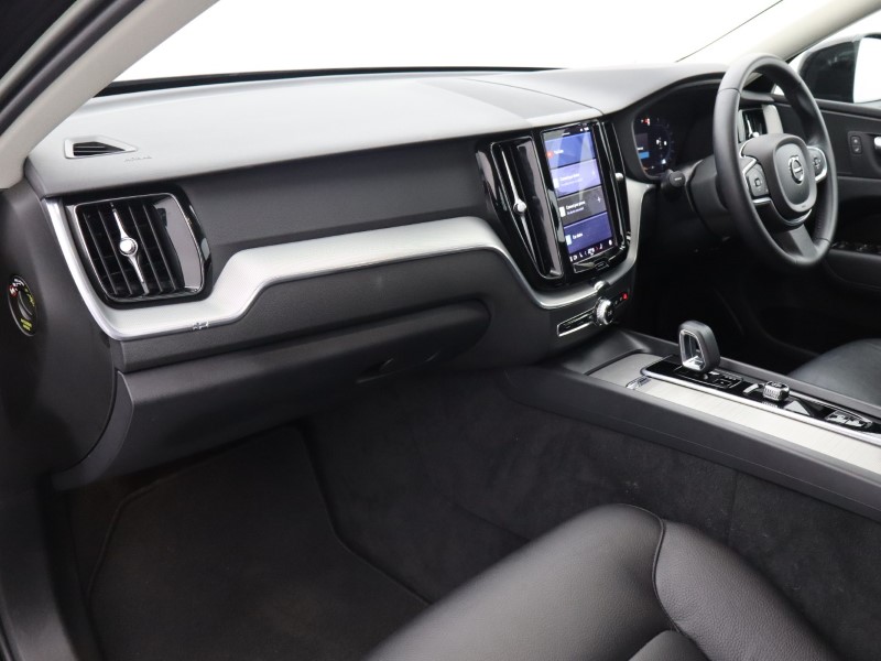 2022 (72) VOLVO XC60 2.0 B5P Core 5dr AWD Geartronic 4784195