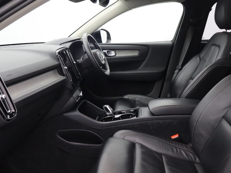 2022 (72) VOLVO XC40 2.0 B4P Ultimate Dark 5dr Auto 4799874