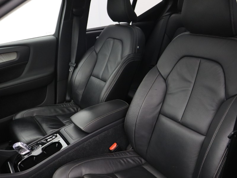 2022 (72) VOLVO XC40 2.0 B4P Ultimate Dark 5dr Auto 4799888