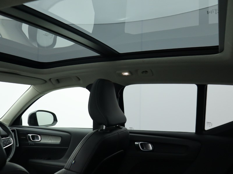 2022 (72) VOLVO XC40 2.0 B4P Ultimate Dark 5dr Auto 4799876