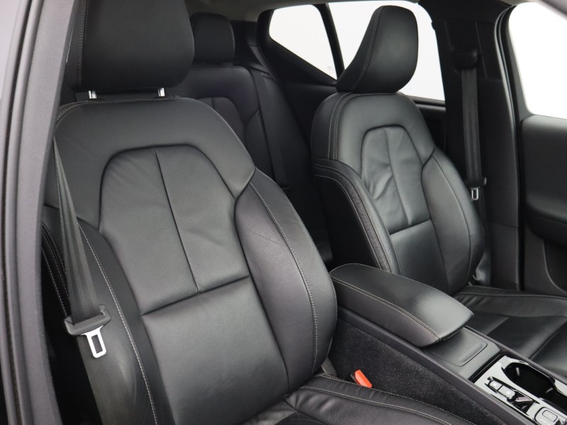 2022 (72) VOLVO XC40 2.0 B4P Ultimate Dark 5dr Auto 4799887