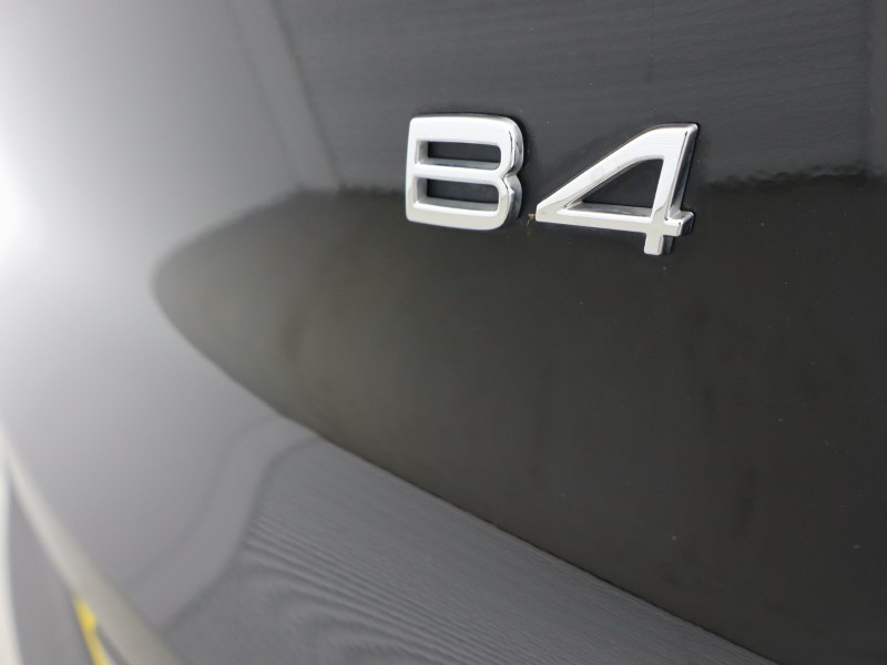 2022 (72) VOLVO XC40 2.0 B4P Ultimate Dark 5dr Auto 4799855