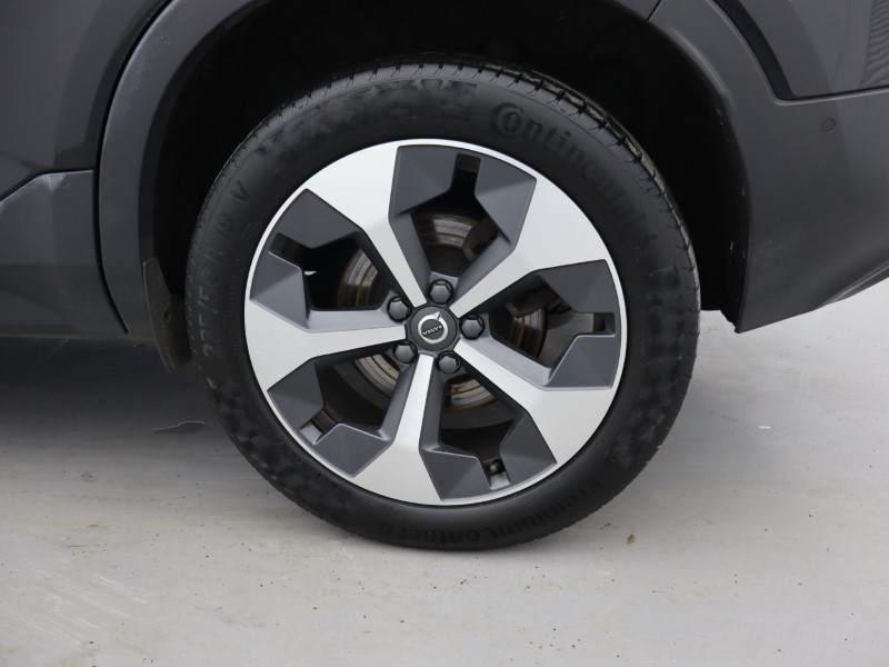 2022 (72) VOLVO XC40 2.0 B4P Ultimate Dark 5dr Auto 4799858