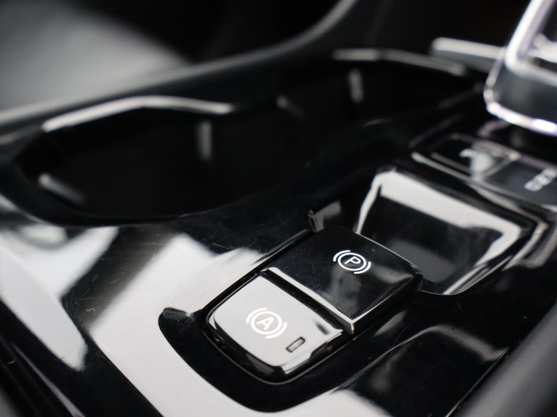 2022 (72) VOLVO XC40 2.0 B4P Ultimate Dark 5dr Auto 4799911