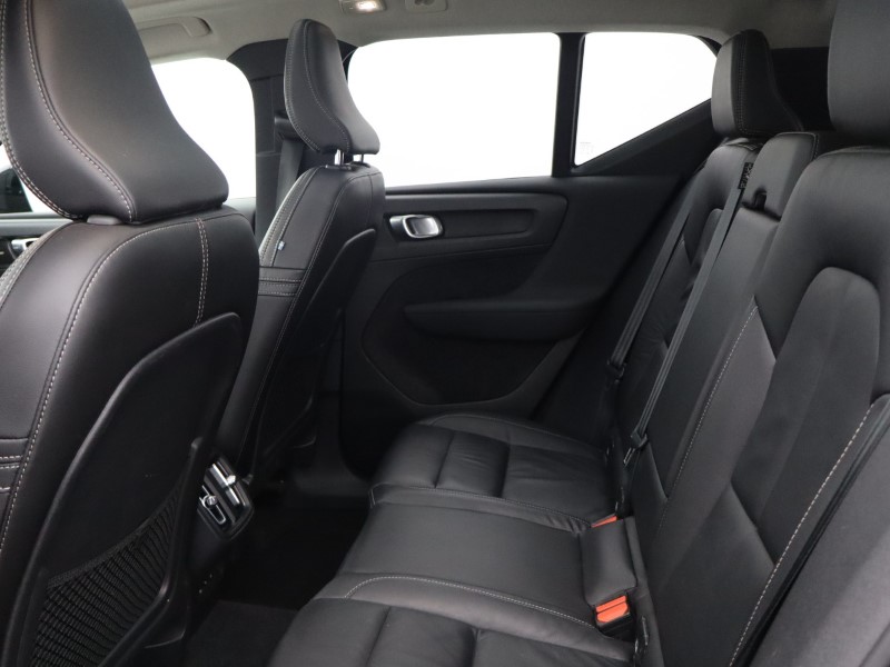 2022 (72) VOLVO XC40 2.0 B4P Ultimate Dark 5dr Auto 4799875