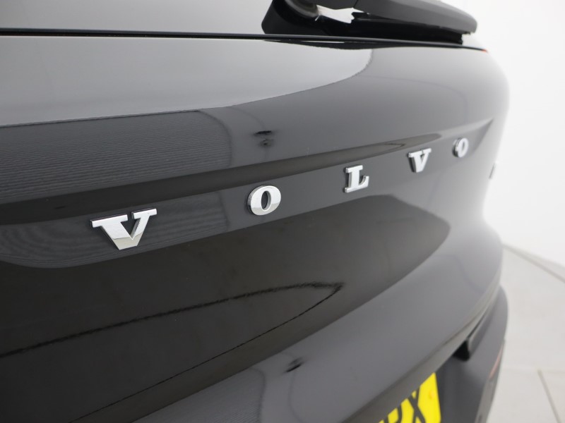 2022 (72) VOLVO XC40 2.0 B4P Ultimate Dark 5dr Auto 4799854