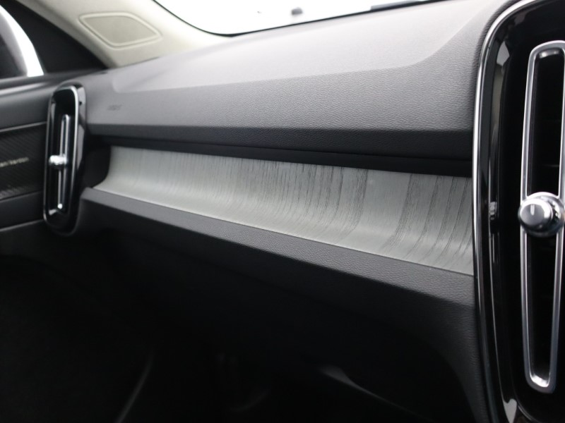 2022 (72) VOLVO XC40 2.0 B4P Ultimate Dark 5dr Auto 4799912